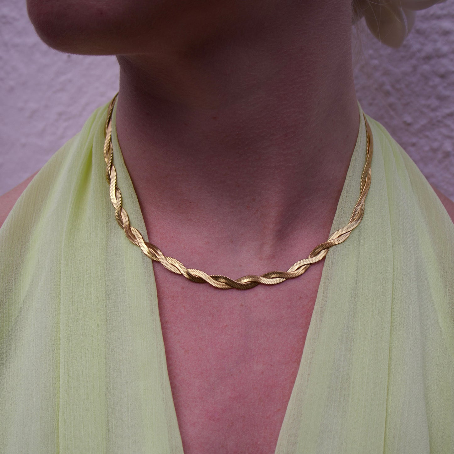 TWIST ORÁ NECKLACE