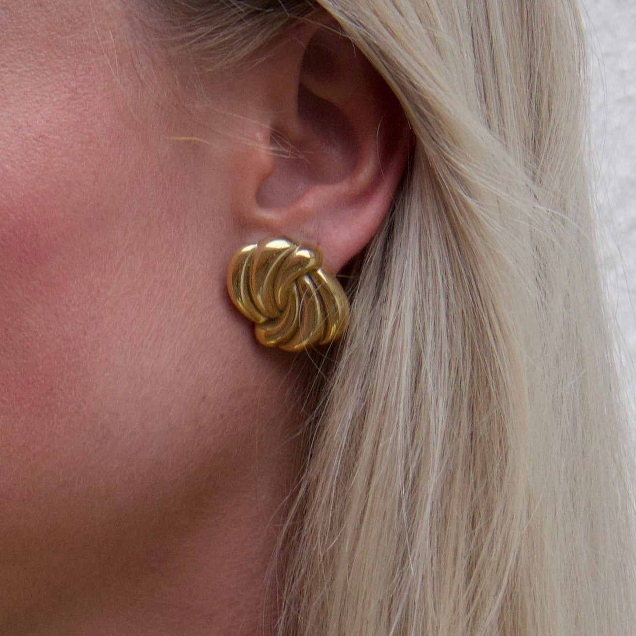 GLOSS KNOT EARRINGS