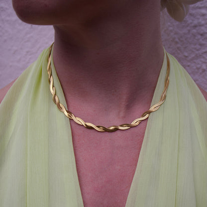 TWIST ORÁ NECKLACE